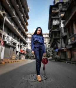 work outfit, work wear, monday to friday, formal wear, navy pants, fashion week, street style, bombay streets, ruffles, ruffled shirt, checkered shirt style,