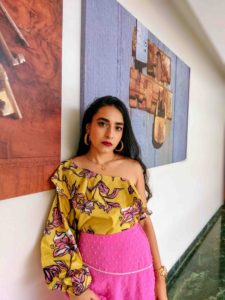 pink skirt, printed bodysuit, yellow on pink , floral prints, pink mules, outfit ideas, ootd, street style
